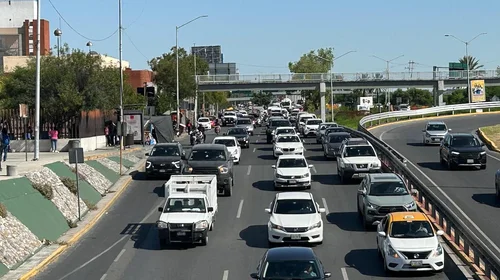 Advierten colapso vial por transporte de carga en NL