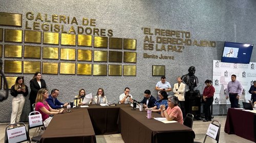 Aprueban juicio político a gobernador; Morena se ausenta