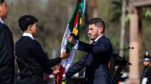 Conmemora Samuel García Día de la Bandera; pide cerrar filas