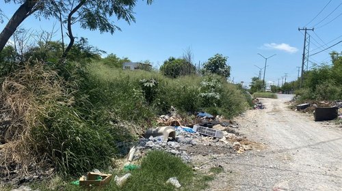 Convierten terreno baldío a basurero en Juárez