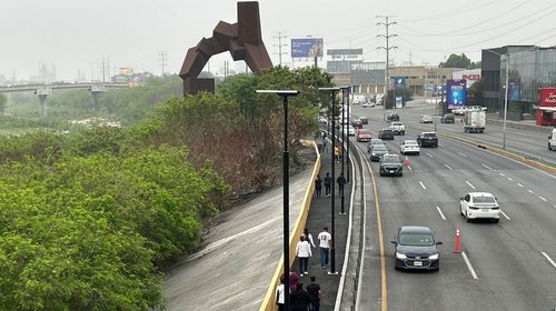 Anuncian cierres viales en Morones Prieto por obras en puente