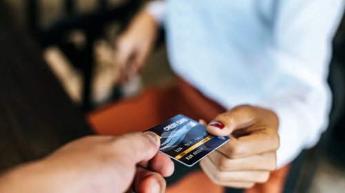 Crece 7% uso del crédito entre mexicanos; apuestan al tarjetazo