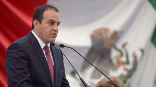 Captan a Cuauhtémoc Blanco jugando pádel durante sesión