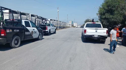 Abandonan cuerpo con "narcomensaje" cerca del Penal de Apodaca
