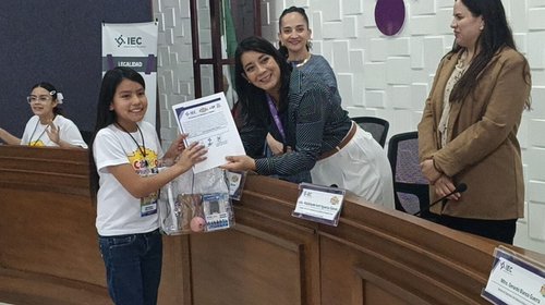 Eligen a Angie Cedillo como alcaldesa infantil de Ramos Arizpe