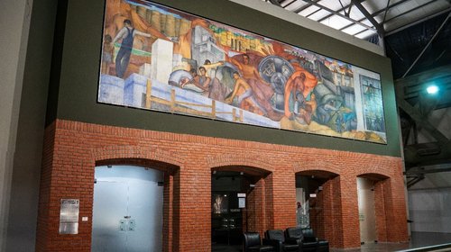 Restauran mural de Fermín Revueltas en Centro de las Artes
