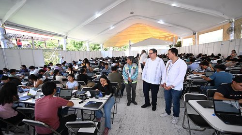Rector de la UNAM supervisa examen presencial de admisión