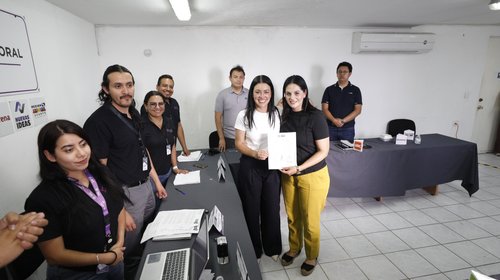 Recibe Luz Elena Morales constancia de mayoría en el Distrito 13