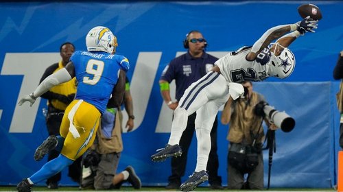 Prescott comanda a los Cowboys a superar 20-17 a los Chargers