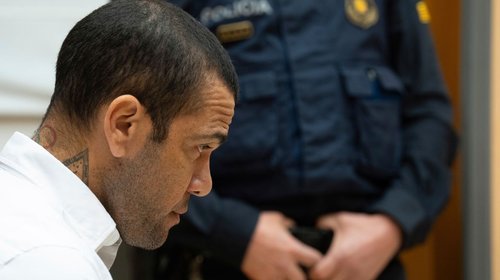 Dani Alves sale de la cárcel tras pagar fianza