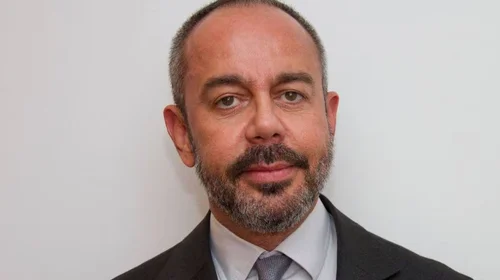Adquiere David Martínez el 7.8% de acciones de Televisa