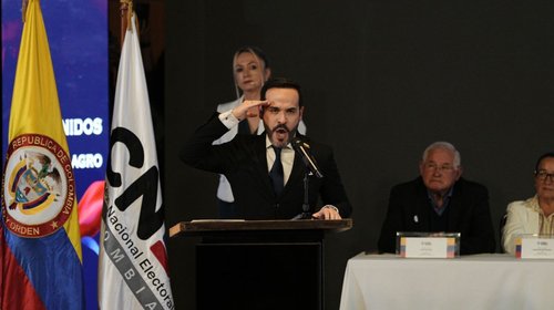 De la Espriella recibe una Colombia de 'cuidados intensivos'
