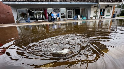 Debby amenaza con inundaciones y tornados en noreste de EUA