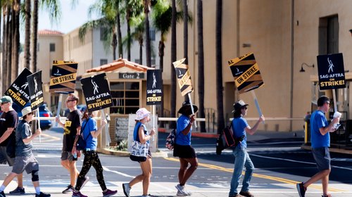 Declaran fin de huelga en Hollywood tras aprobar acuerdo