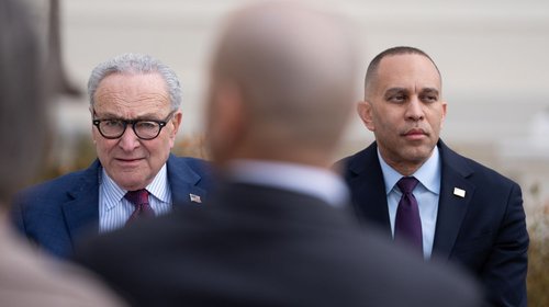 Demócratas plantean destituir a Trump ante su conflicto con Irán