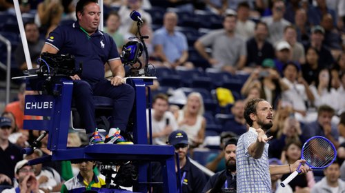 US Open multa a Medvedev con $42,500 por conducta antideportiva