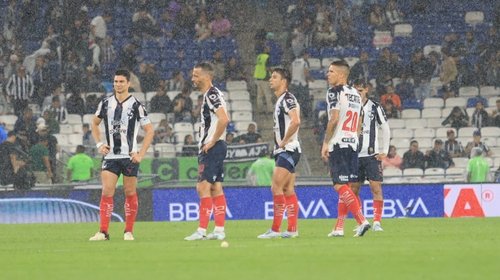 'Y ya lo ve y ya lo ve… ¡es pa’Rayados que lo mira por TV!'