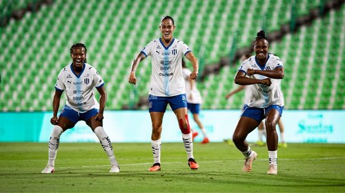 Rayadas golea 4-1 a Santos y mantiene su paso invicto