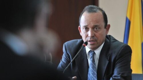 Revocan absolución y condenan a Santiago Uribe a 28 años