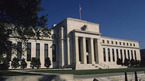 Fed 'ignora' a Trump y deja sin cambios su tasa de interés