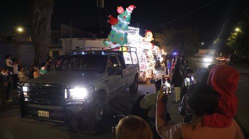 Desfile Navideño recorre las calles de Escobedo y San Nicolás 