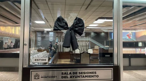 Cabildo de Monterrey rindió homenaje a regidora Erika Moncayo