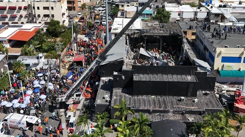 Colapso del techo de discoteca deja al menos 98 muertos