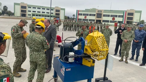Autoridades militares destruyen armas decomisadas