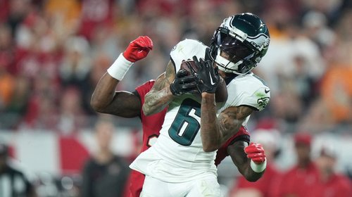 Eagles de Filadelfia extienden contrato de DeVonta Smith