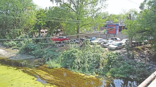 Inspeccionan AyD y Conagua contaminación en Arroyo La Chueca