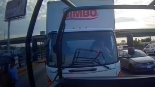 Detienen a hondureño que intentaba robar pan de un camión