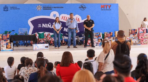 Festejan a hijos de policías de Monterrey por el Día del Niño