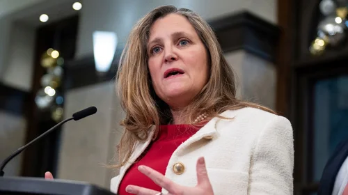 Dimite ministra de Finanzas de Canadá por desacuerdos con Trudeau