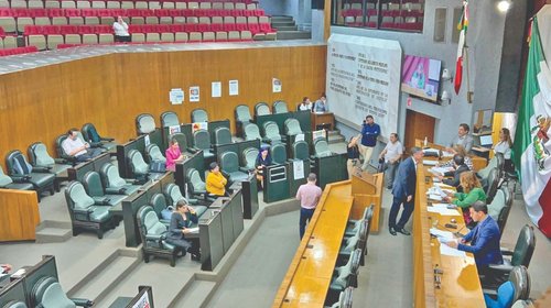 Rompen récord los diputados de NL... ¡pero por no 'jalar'!