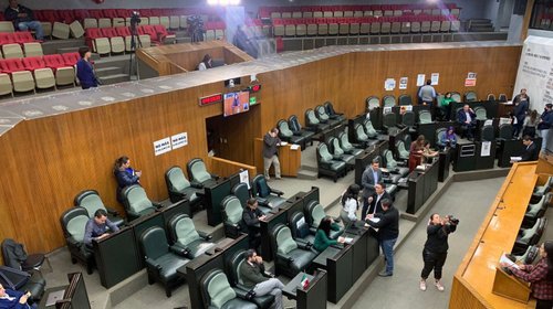Diputados presumen estar en Congreso y no marcan asistencia