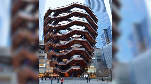 Reabren escultura cerrada tras suicidios en Nueva York