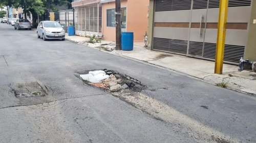 Reportan bache abierto por 4 meses en San Nicolás