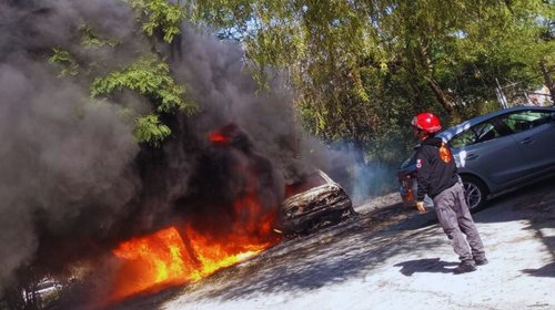 Dos vehículos se incendian en el municipio de Guadalupe