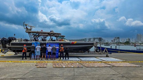Armada de Colombia decomisa cinco toneladas de estupefacientes