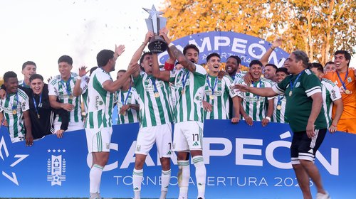Racing de Uruguay conquista su primer título tras más de un siglo