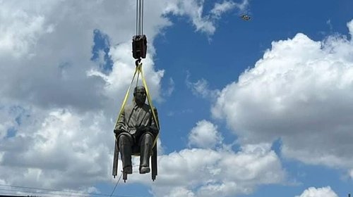 Restauran la estatua de Vito Alessio Robles en Saltillo