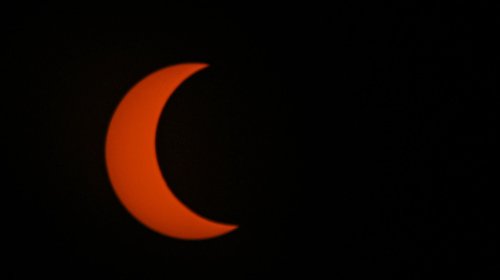 Millones de personas observan eclipse solar en México