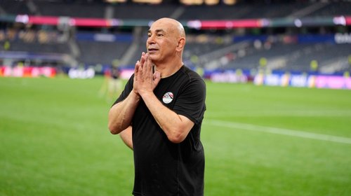Entrenador de Egipto ondea bandera palestina tras victoria