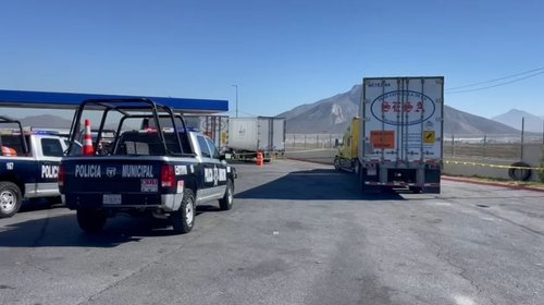 Muere trailero en su unidad en la carretera Monterrey–Saltillo