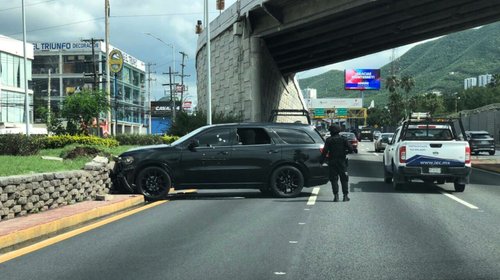 Ejecutan a conductor de camioneta en Av. Lázaro Cárdenas