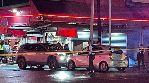 Ejecutan a conductor y lesionan a empleada de taquería en Mty