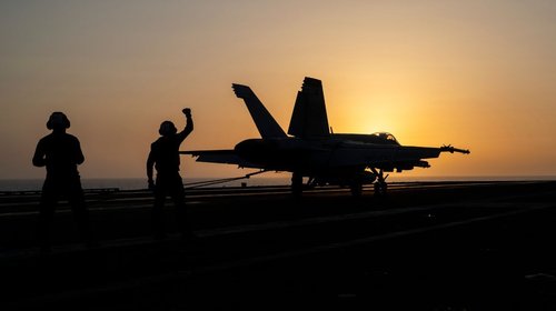 Rebeldes hutíes de Yemen informan de ataques de EUA en la capital