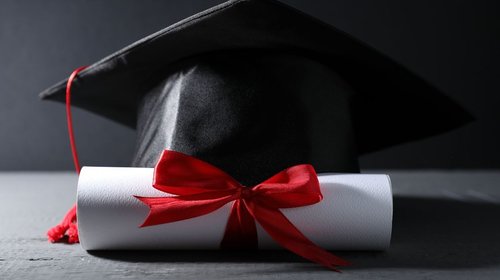 Aprovechan graduaciones para llevar un 'pesito' más al hogar