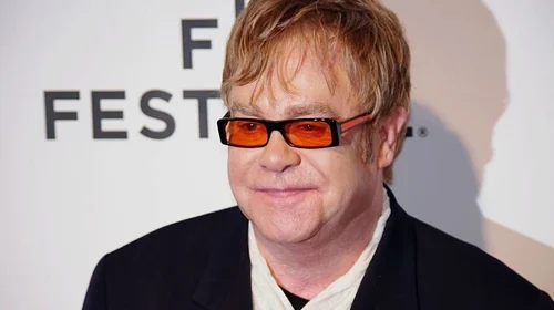 Elton John revela que casi ha perdido la vista por completo