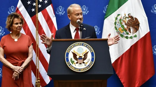 Insta embajador de EUA a México enfrentar amenazas como aliados